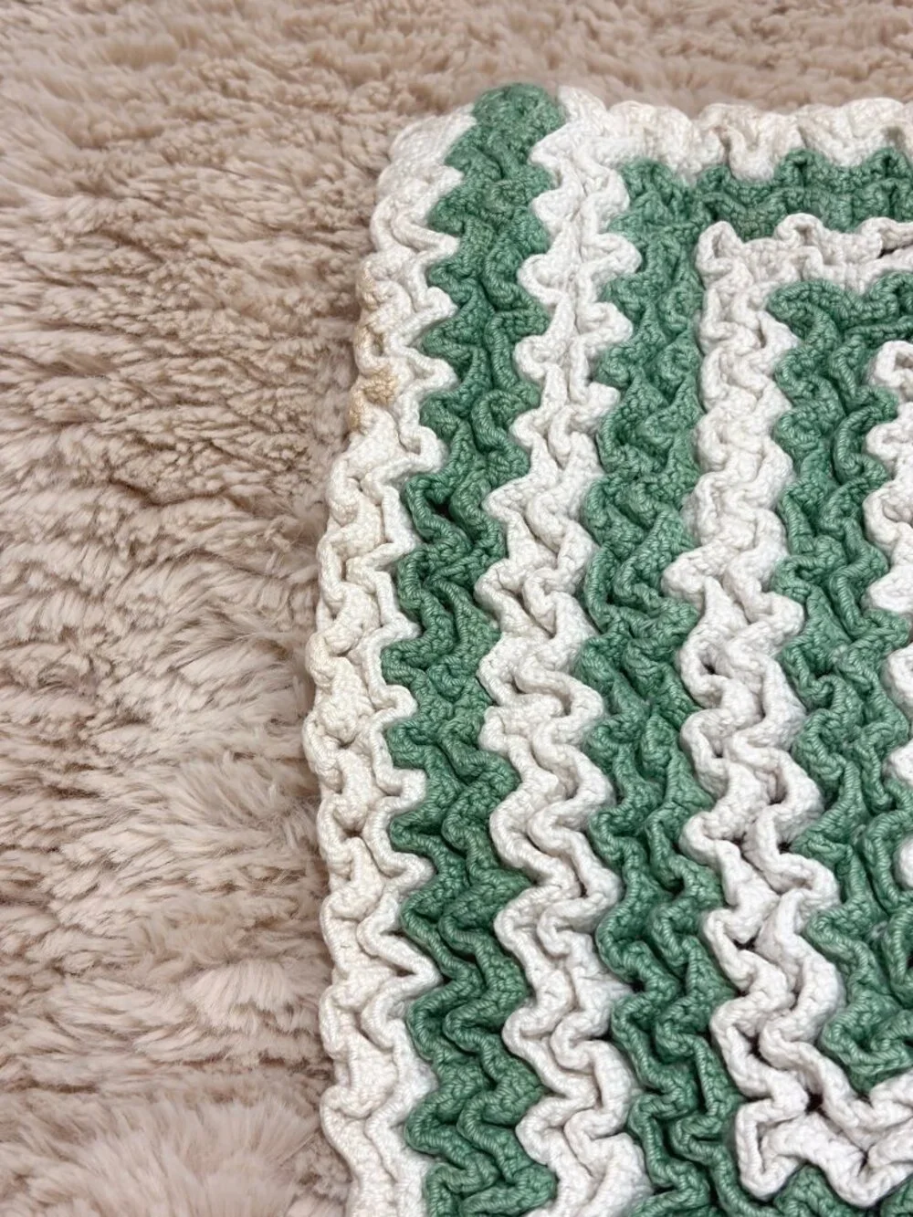 Vintage Handmade Crochet Wiggle Stitch Potholders Green White Retro Hot Pads Set